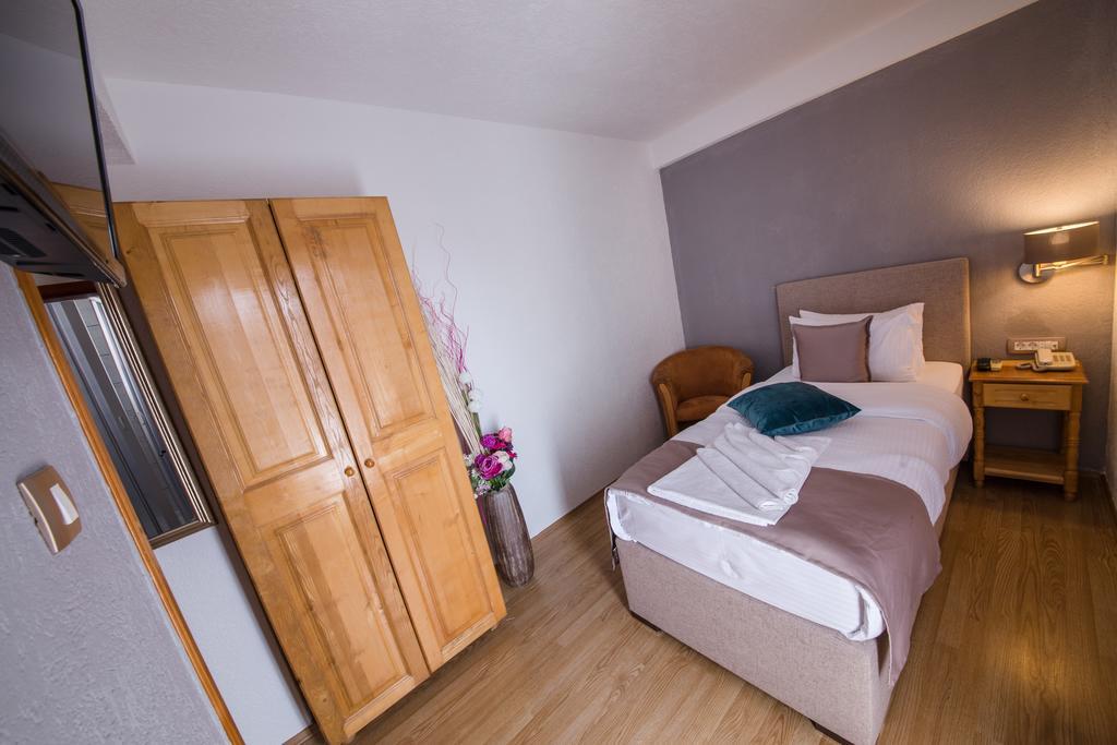 Hotel Ideal Podgorica Esterno foto