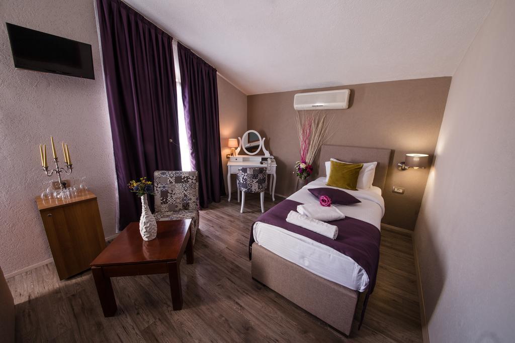 Hotel Ideal Podgorica Esterno foto