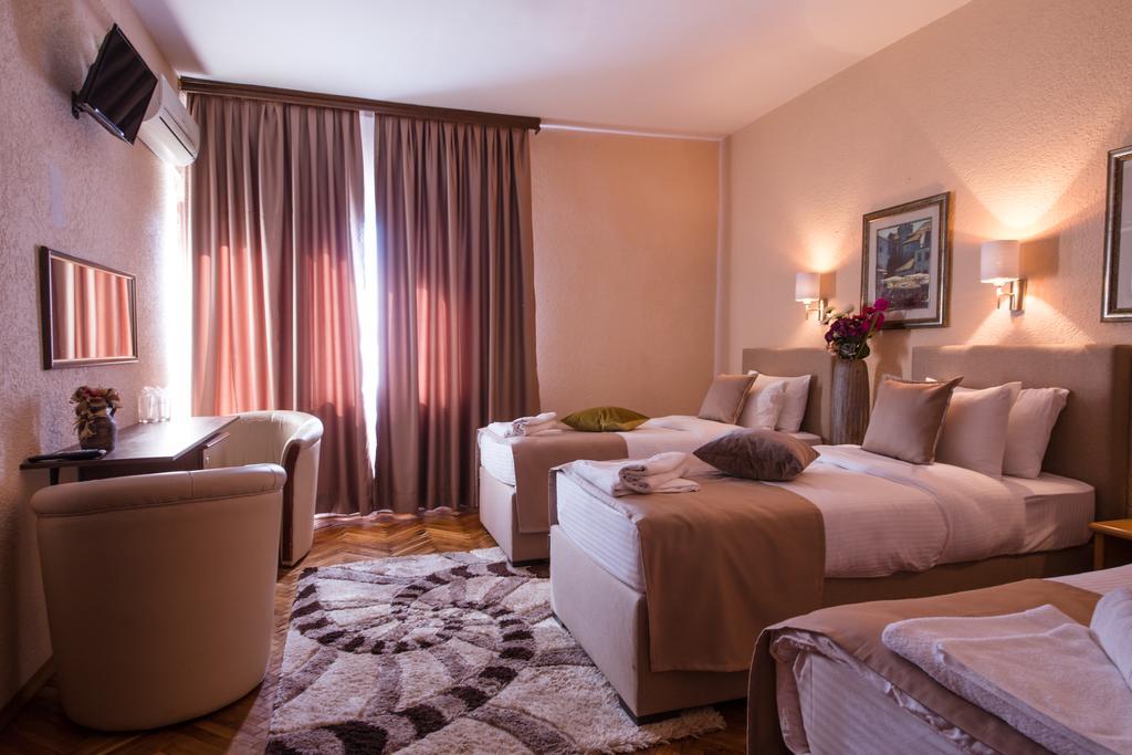 Hotel Ideal Podgorica Esterno foto