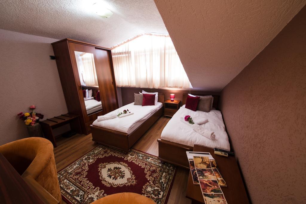 Hotel Ideal Podgorica Esterno foto