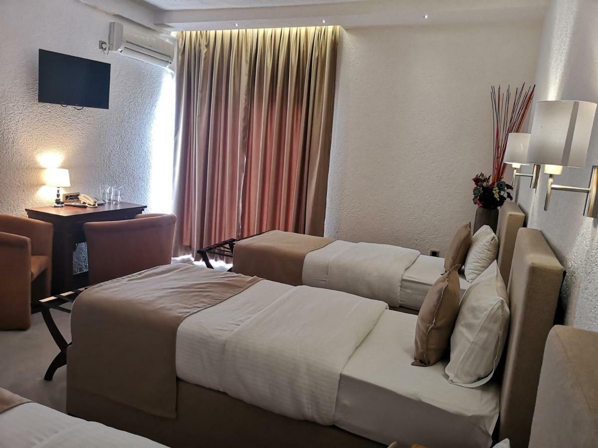 Hotel Ideal Podgorica Esterno foto