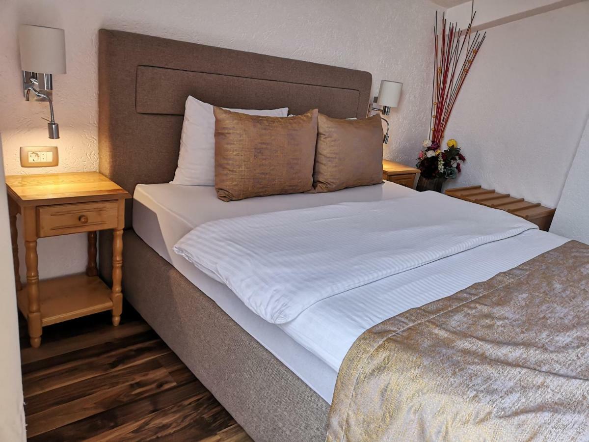 Hotel Ideal Podgorica Esterno foto