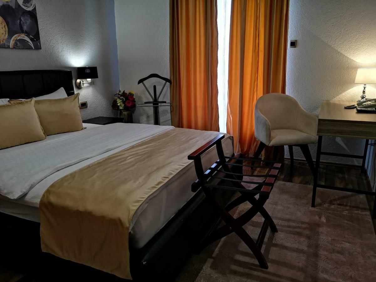 Hotel Ideal Podgorica Esterno foto