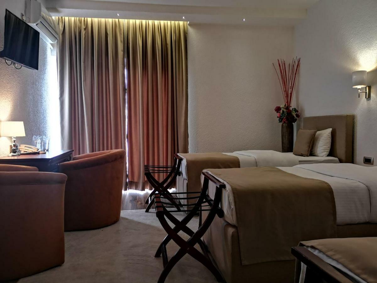 Hotel Ideal Podgorica Esterno foto