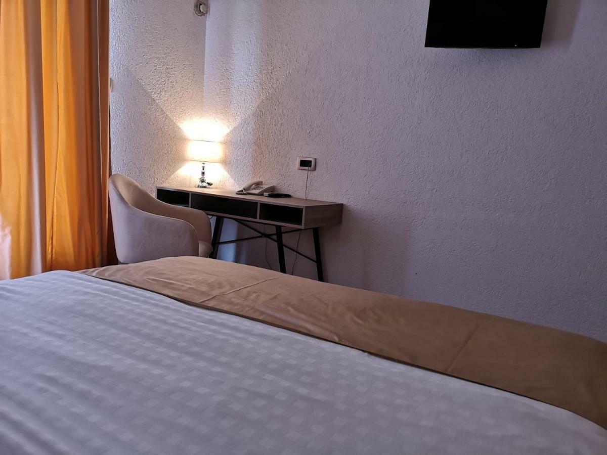 Hotel Ideal Podgorica Esterno foto