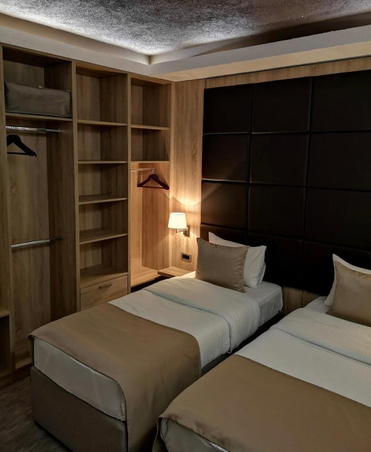 Hotel Ideal Podgorica Esterno foto